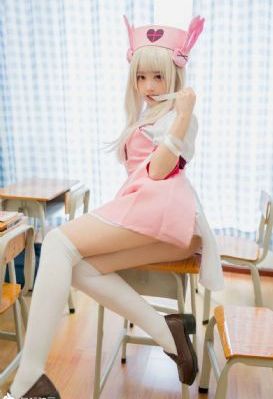 欧美丰乳肥臀模特写真_BD英语超清免费观看